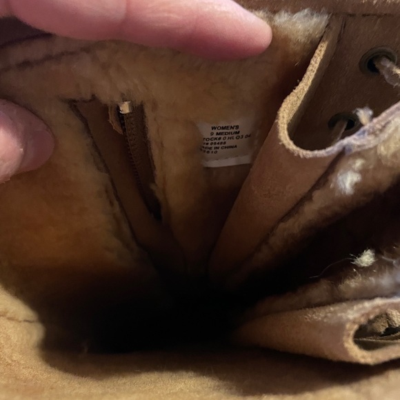 L.L. Bean Suede Leather Tan Tassel Fringe Sheepskin Boots 9 Medium Moccasin Cozy - Picture 11 of 12